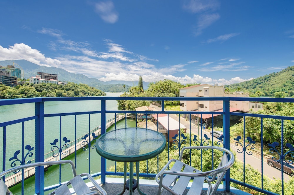 Double Room with Lake View - Photo 11