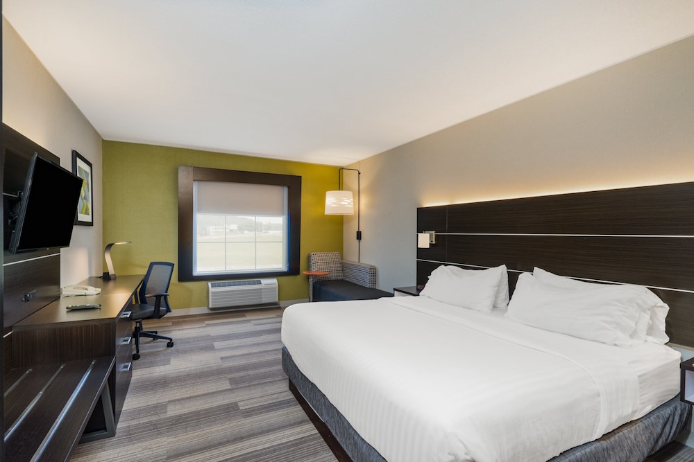 Standard Room, 1 King Bed - Photo 5