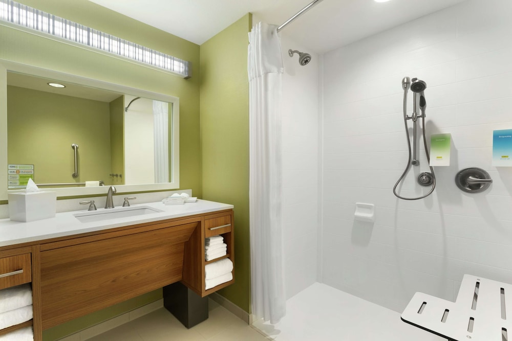 Suite, 1 King Bed, Accessible (Mobility & Hearing, Roll-in Shower)