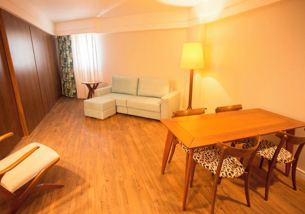 Premium Executive Suite - Photo 1