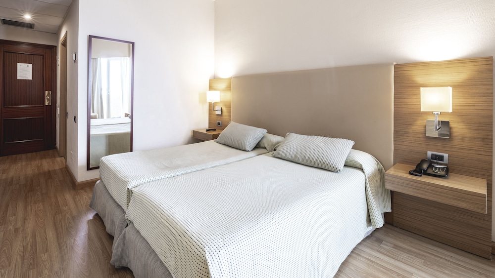 Adults Club Single Use (Sea View)