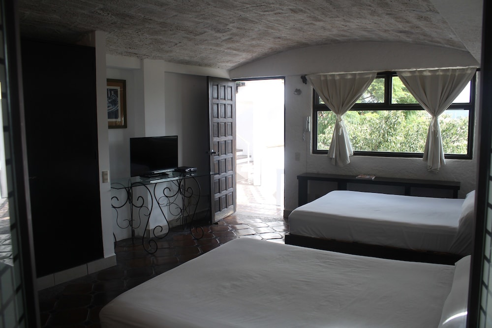 Suite, 2 Double Beds photo 2