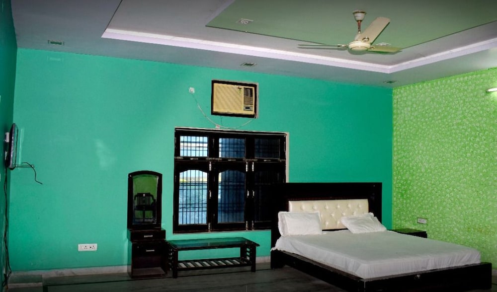 Deluxe Ac Room