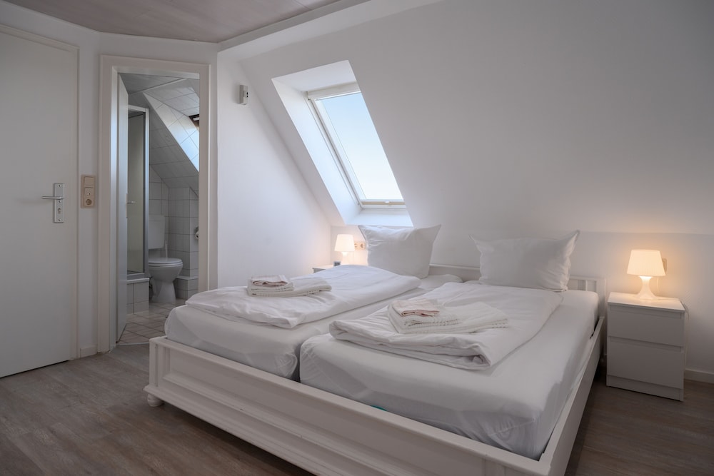 Basic Double Room photo 2