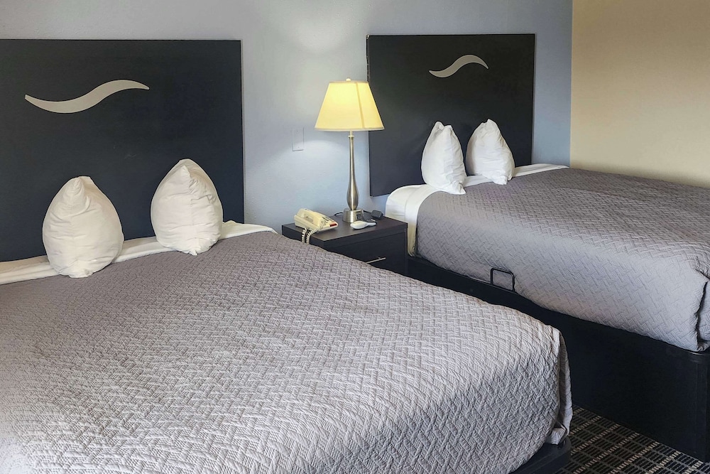 Basic Room, 2 Queen Beds, Accessible, Non Smoking