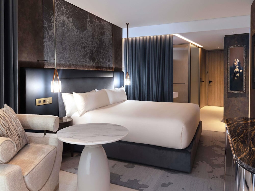 Room, 1 King Bed, Terrace (Captivate) photo 2
