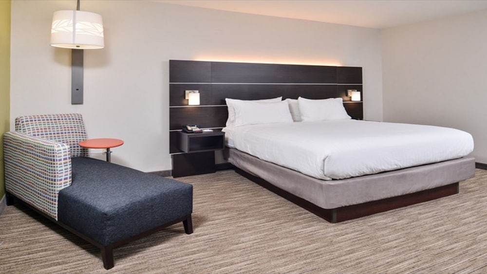 Standard Room, 1 King Bed, Accessible (Communications) photo 2
