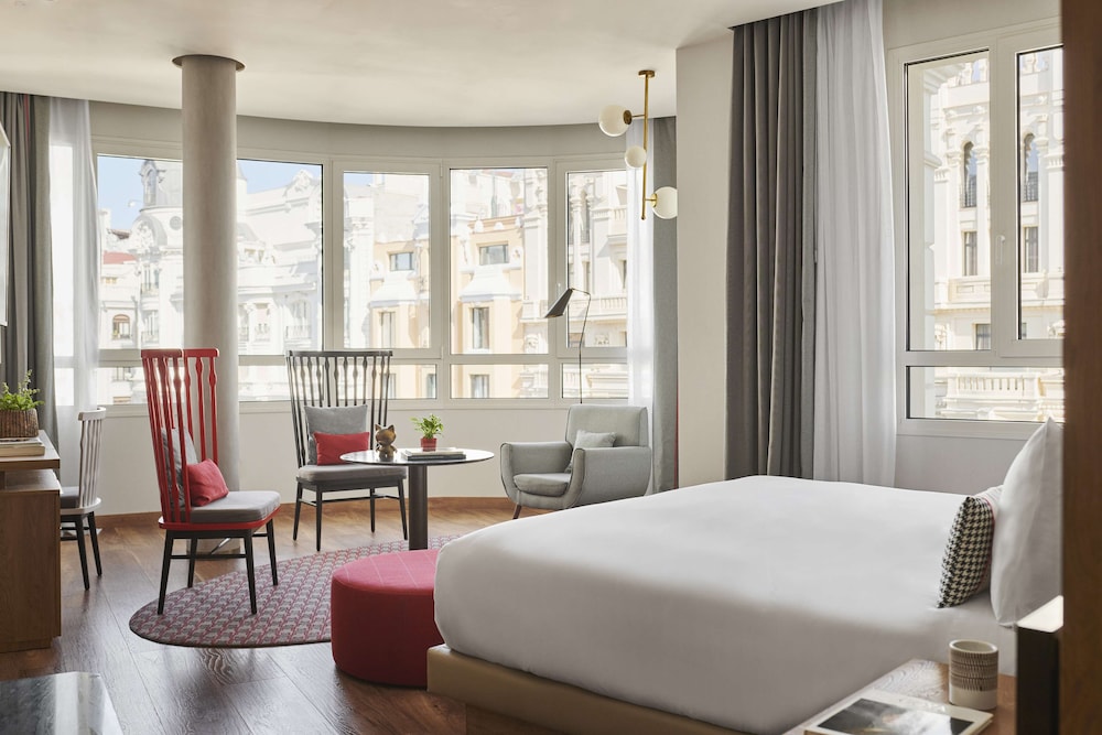 Junior Suite (Grand Via View)