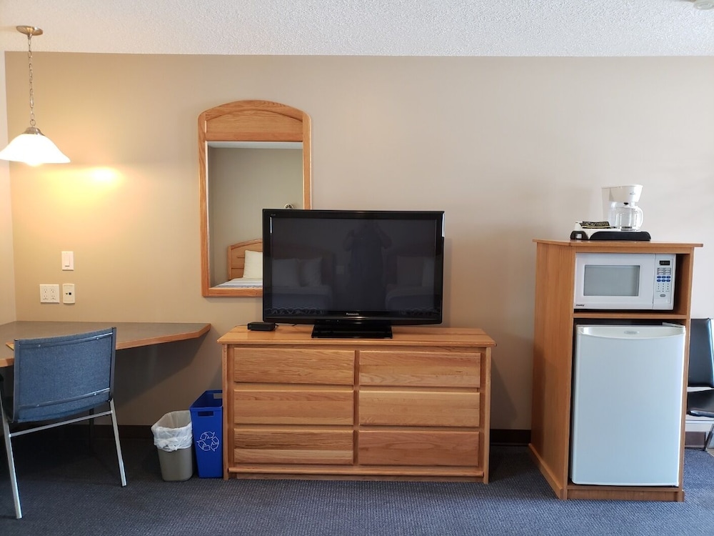 Room, 2 Queen Beds, Accessible, Microwave photo 2