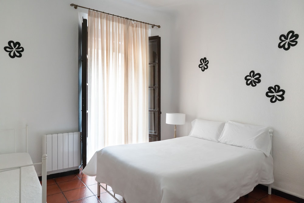 Triple Room, Shared Bathroom (outdoor terrace to Cuesta Gomerez)