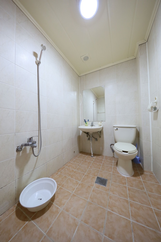 Room (303) photo 3