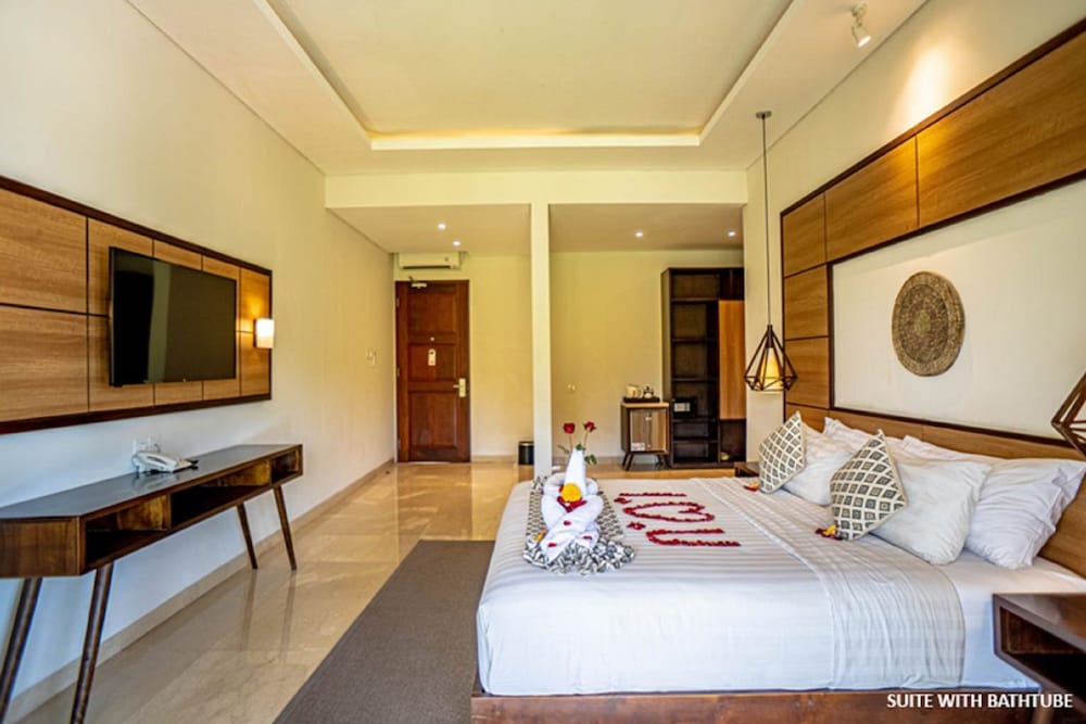 Comfort Room, 1 Bedroom, Bathtub photo 3