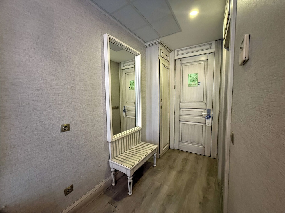 Standard Atrium Double Room photo 2