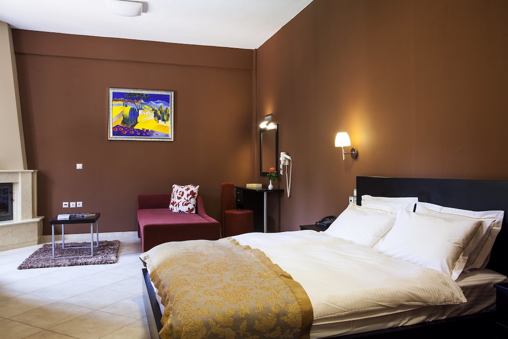Deluxe Suite (Garden and Meteora View)