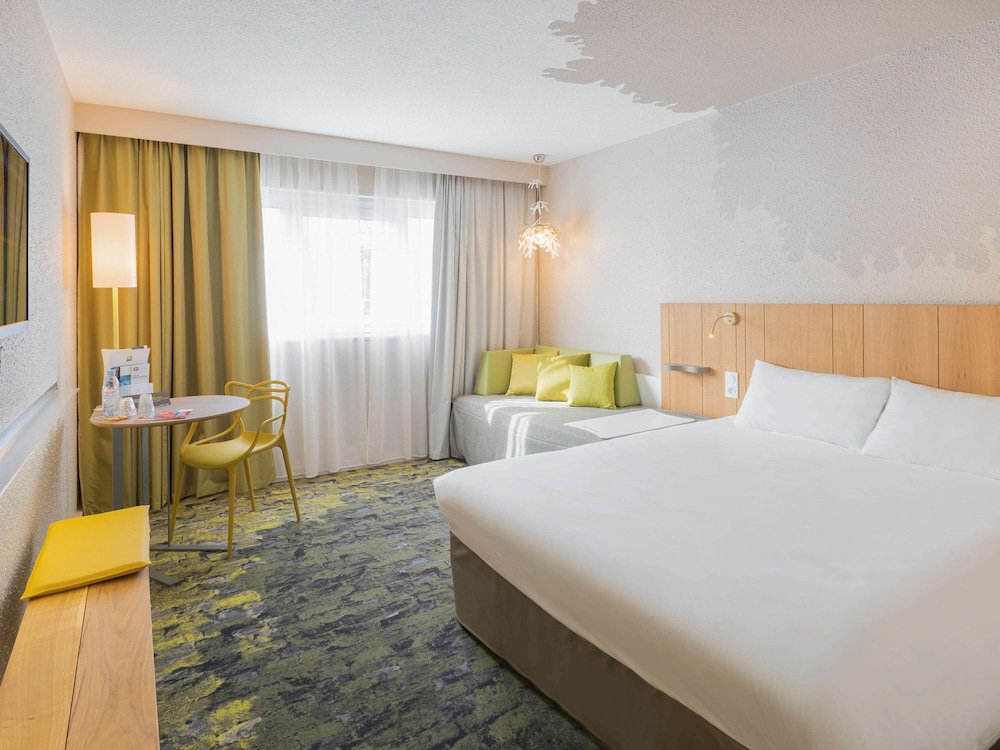 Standard Room, Multiple Beds - Photo 5