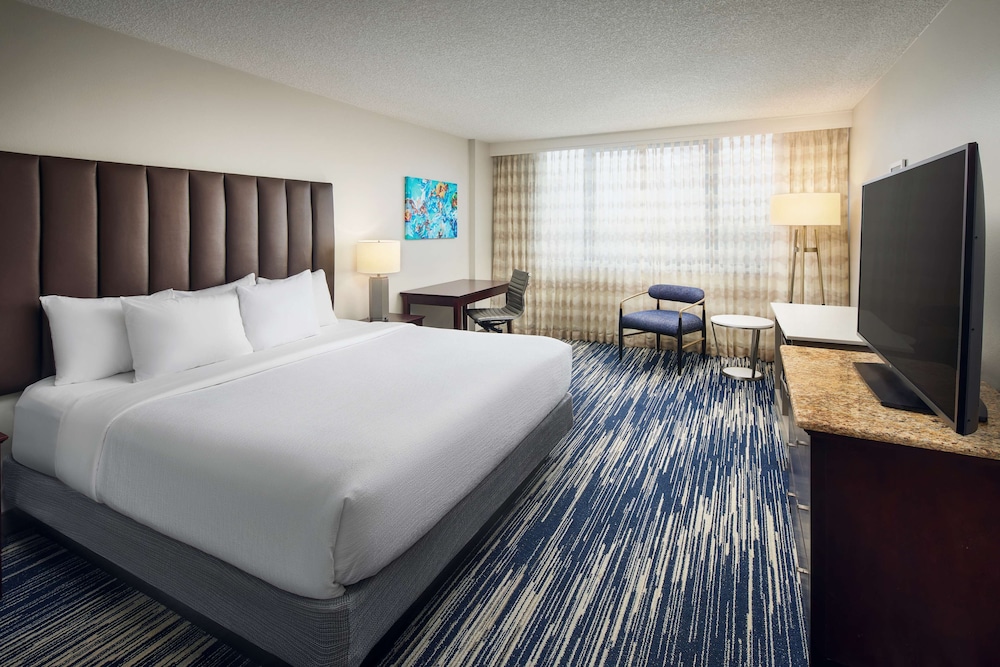 Standard Room, 1 King Bed (Non-Suite)