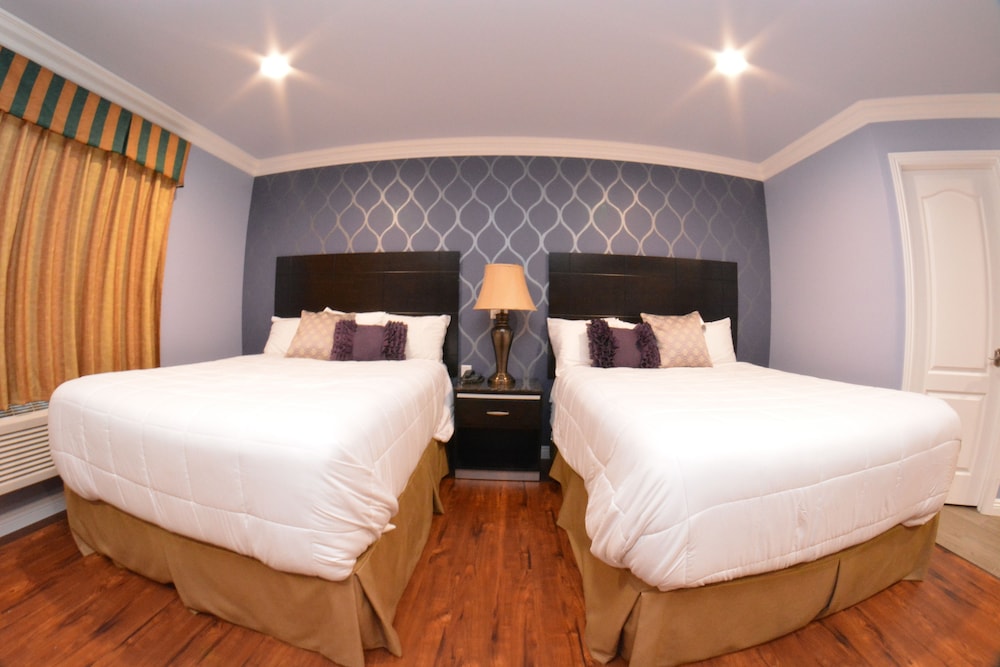 Premier Double Room, 2 Double Beds, Refrigerator & Microwave photo 1