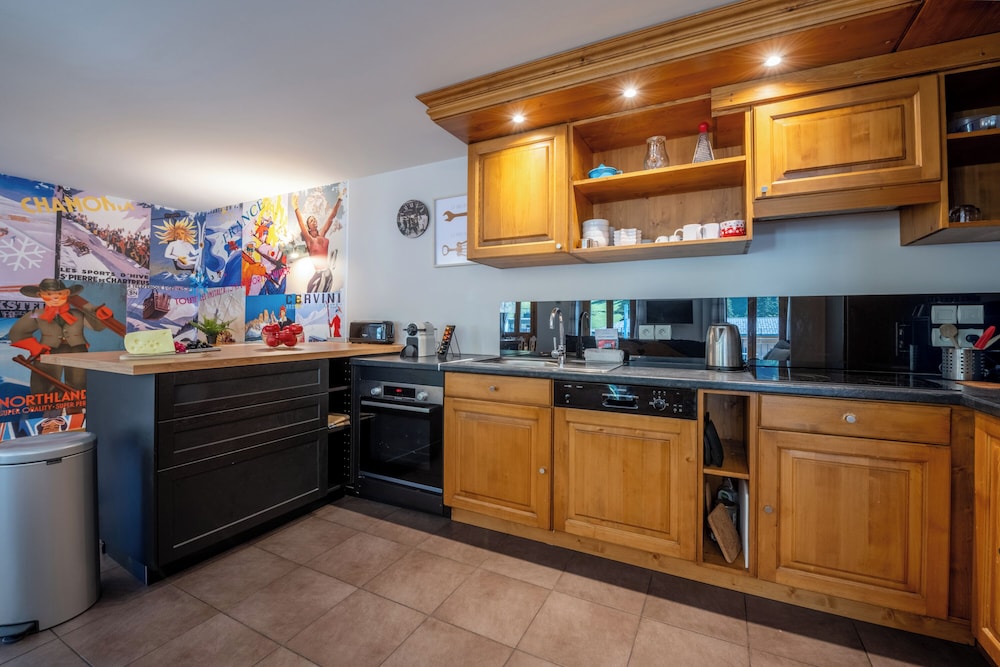 Family Apartment, Multiple Bedrooms, 2 Bathrooms (Vallorcine Loriaz 35 ski in / ski out)
