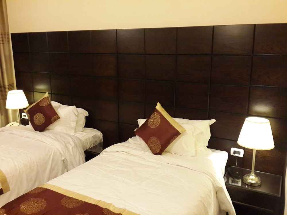 Double or Twin Room, Smoking, City View