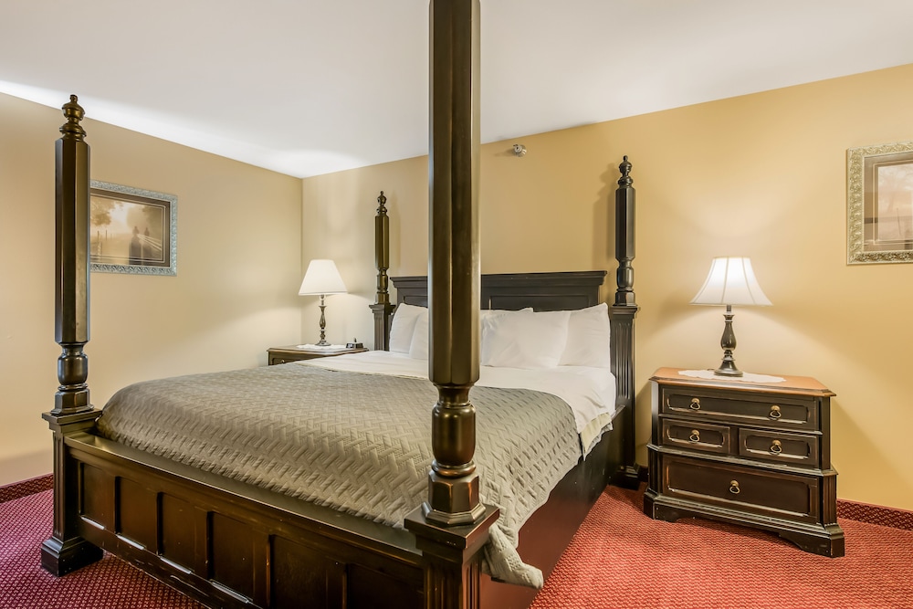 Suite, 1 King Bed, Non Smoking, Jetted Tub - Photo 1