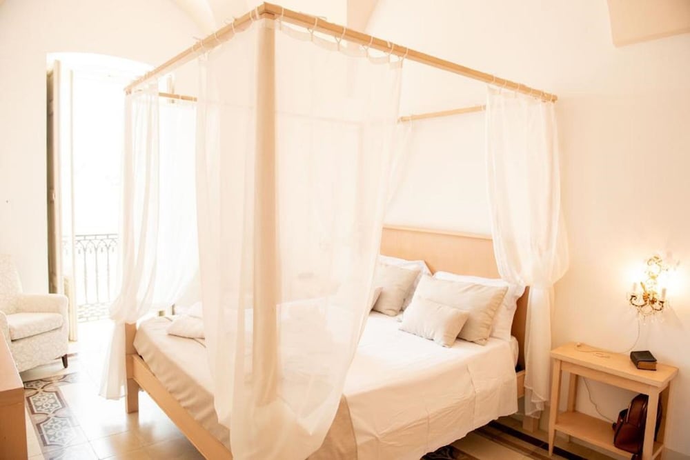Suite - Photo 1