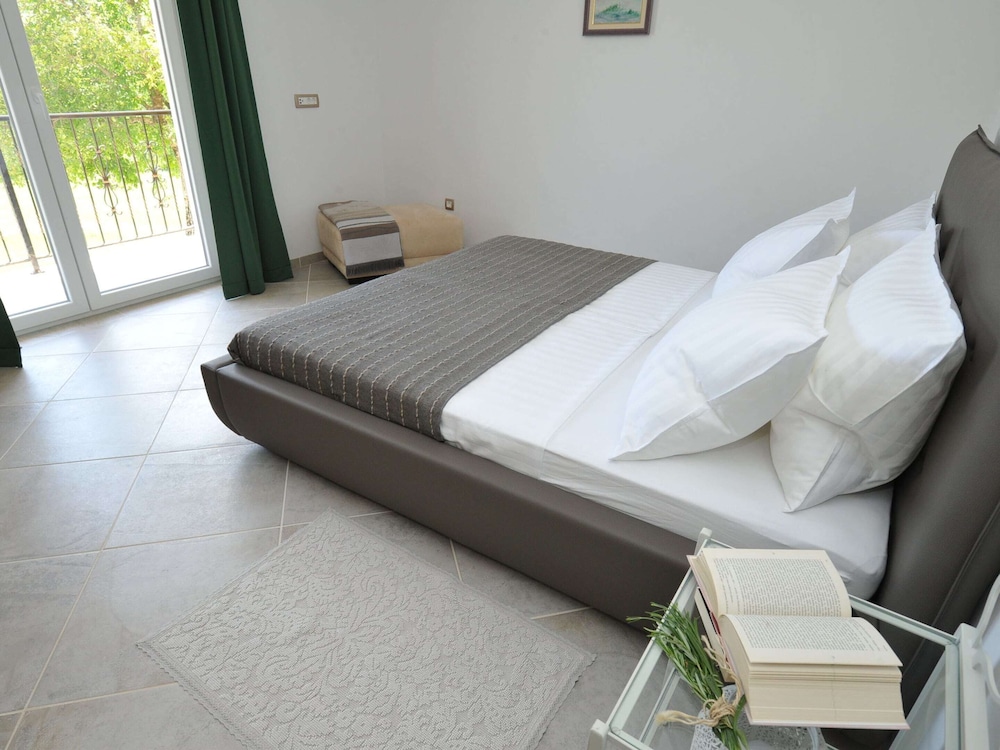 Villa photo 3