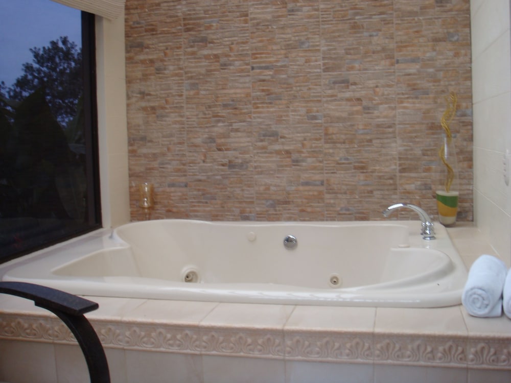 Romantic Villa, Jetted Tub - Photo 3