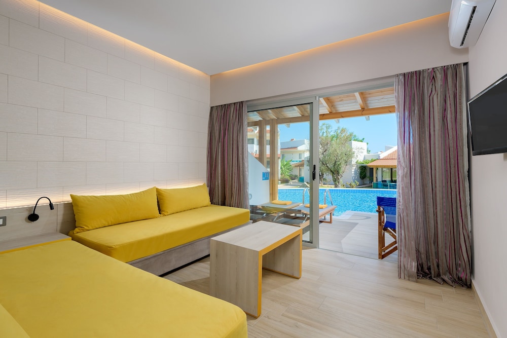Deluxe Suite (with Sharing Pool) - Photo 1