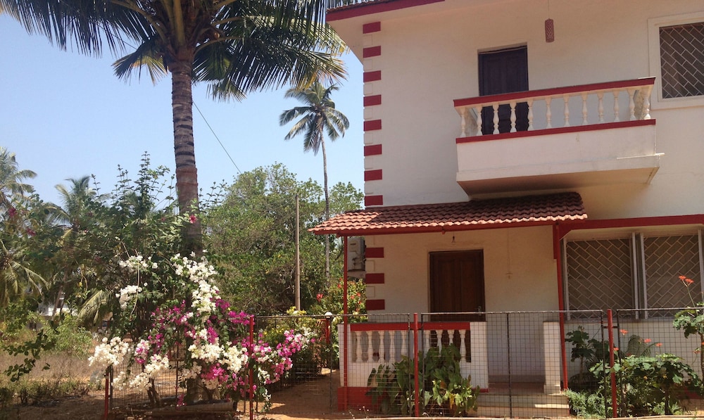 Non AC Twin Room with Balcony Ground Floor photo 2