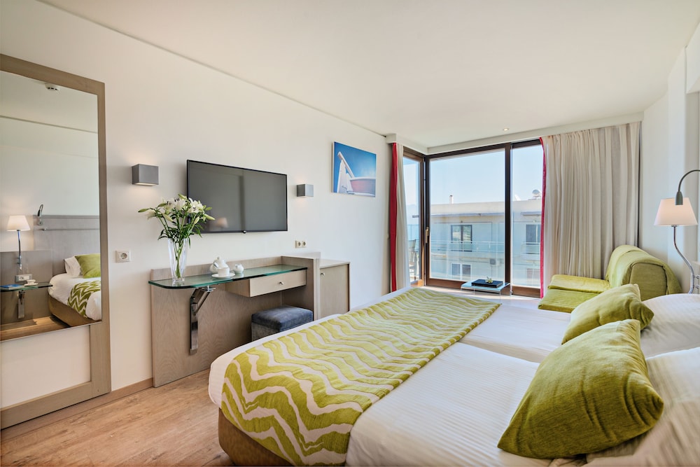 Junior Suite, Partial Sea View thumbnail 5