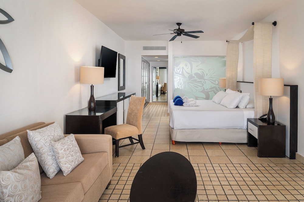 Privilege Honeymoon Suite photo 1