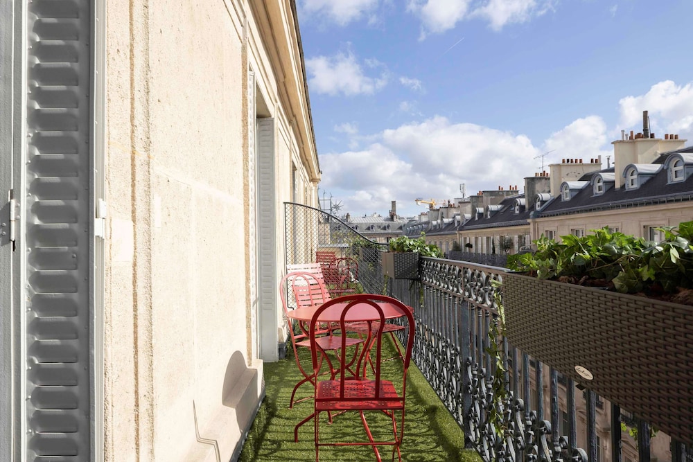 Privilege room with balcony-Complimentary soft minibar,courtesy tray,Chromecast-Snacks,digital press photo 3