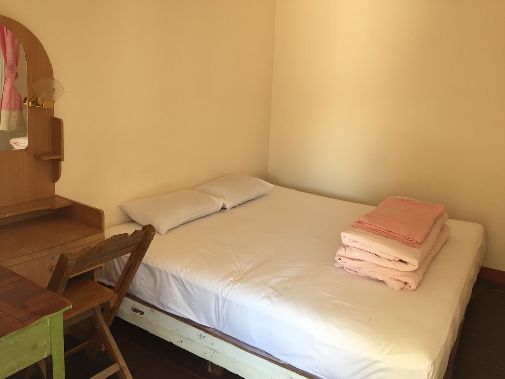 Backpacker Room with Shared Bathroom