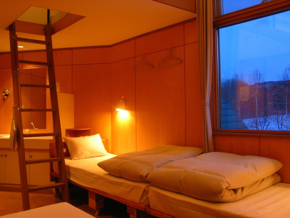 Room for 5 with Loft (no bathroom), Mountain View, Non Smoking photo 2