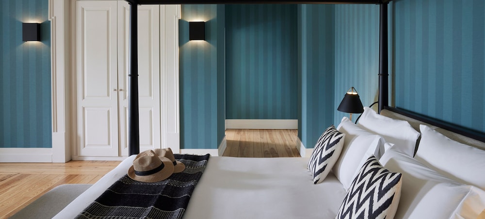 Deluxe Double Room (Premium) - Photo 12
