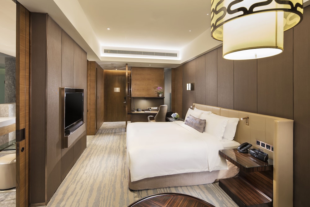 Classic Room, 1 King Bed, City View