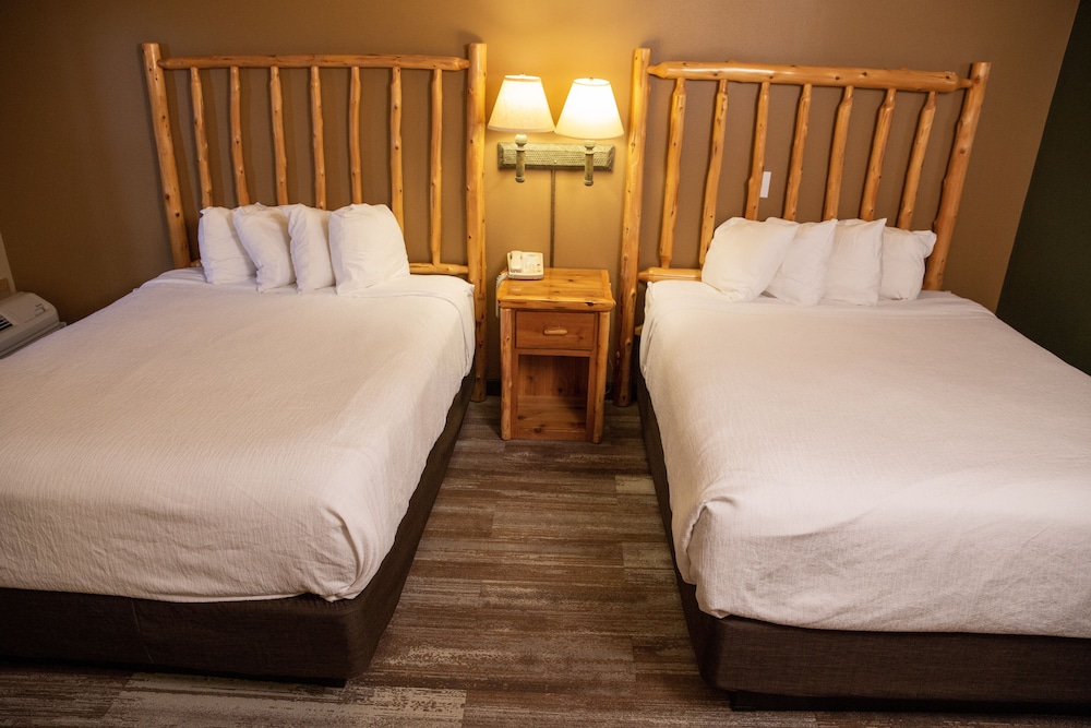 Deluxe Room, 2 Queen Beds, Lake View photo 1