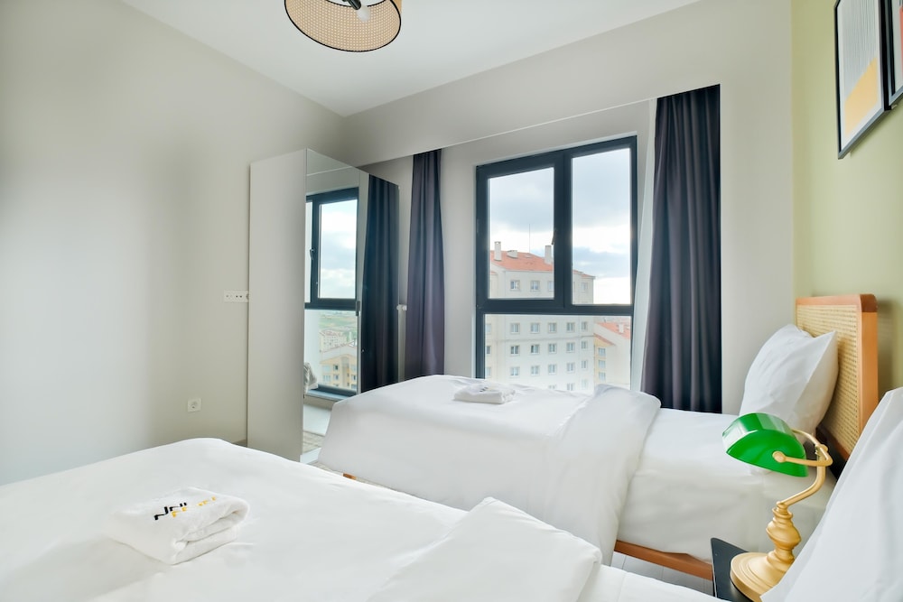 Deluxe Condo, 2 Bedrooms