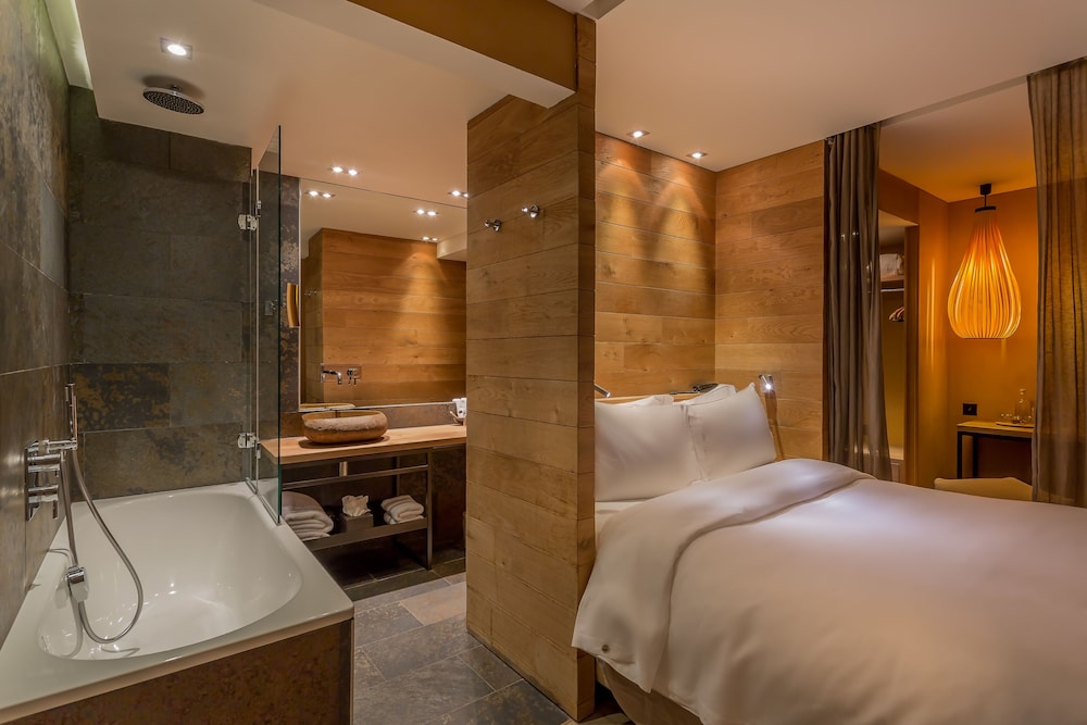 2 Rooms - Same Floor: Intuition Et Sensation