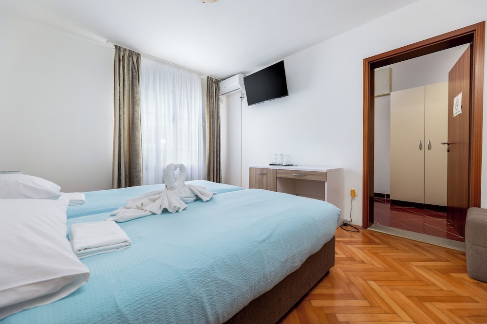 Basic Double Room