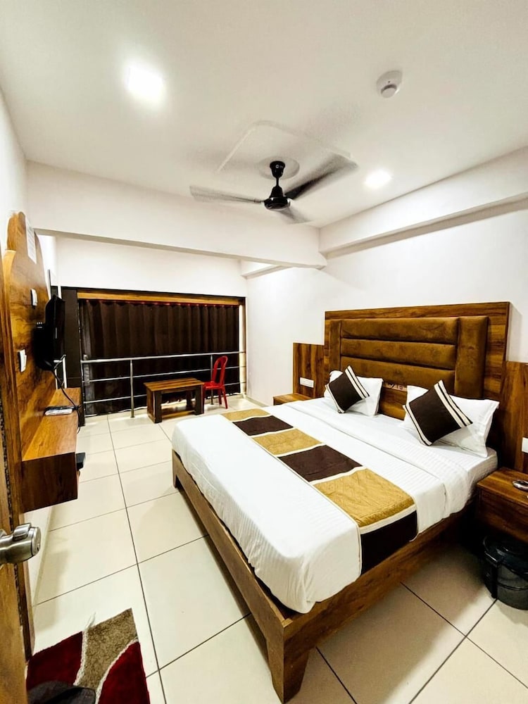 Deluxe Double Room, City View