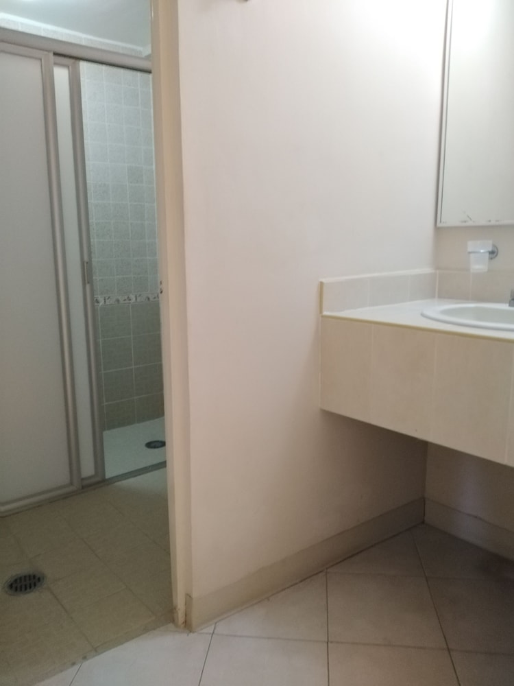 Standard Double Room, 1 Queen Bed, Private Bathroom, Corner photo 2