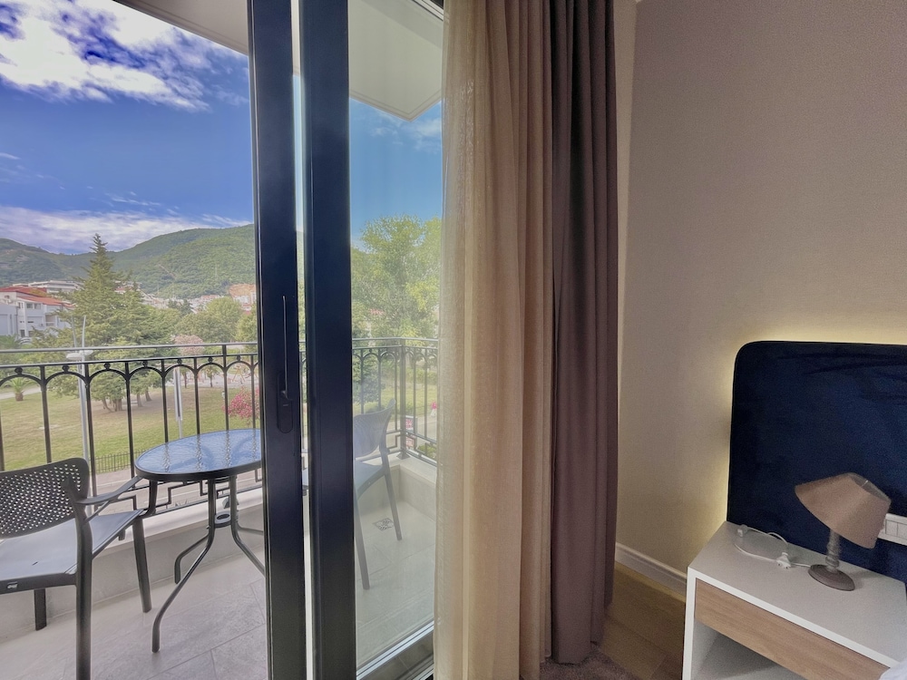 Standard Double or Twin Room - Photo 3