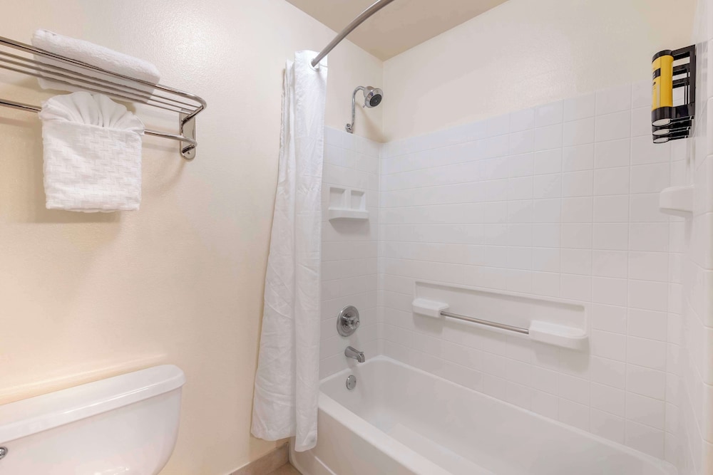 Suite, Multiple Beds, Non Smoking - Photo 8