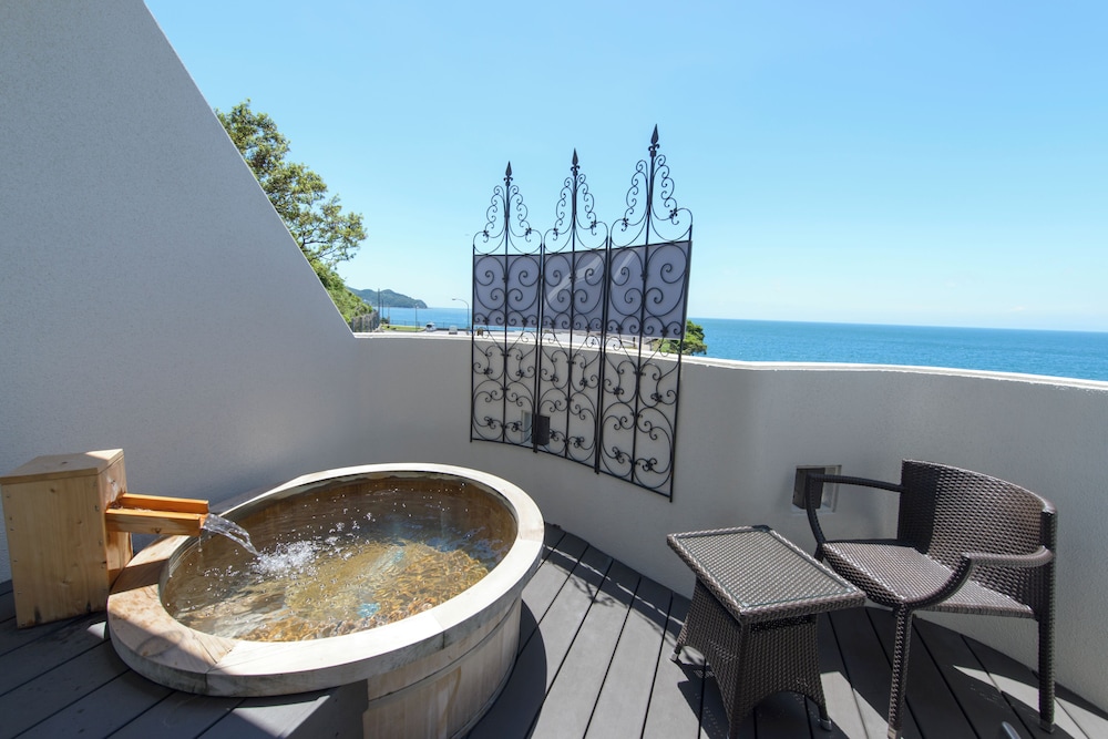 3F Corner Double Room with Hot Spring Open-Air Bath (Meal in guest room), Pet Friendly, Non Smoking photo 3