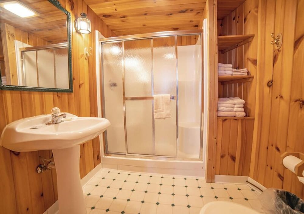 Villa #8- Timber Wolf photo 3