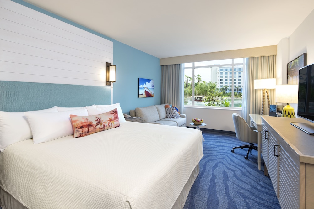 Room, Non Smoking, Pool View (Includes Early Park Admission*)