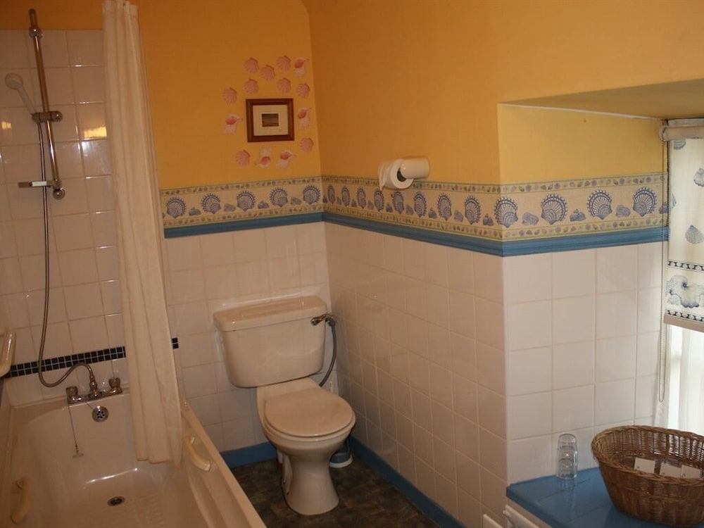 Double or Twin Room, Ensuite (Cottage Style Coach House) - Photo 4
