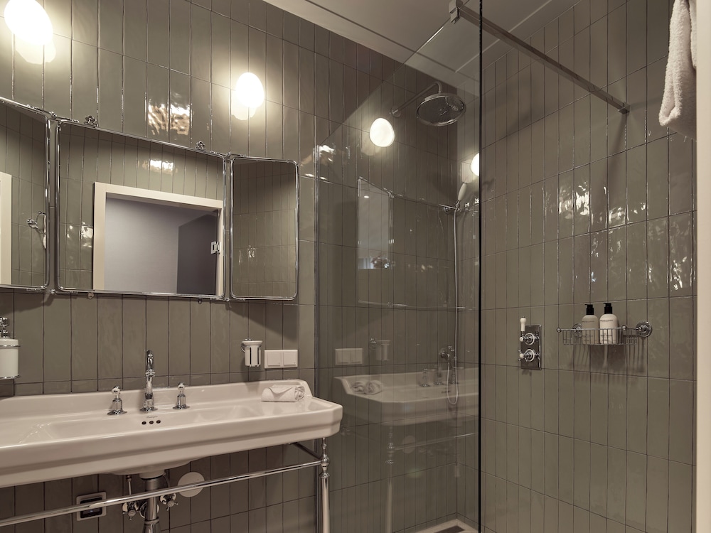 Ambassador Room photo 2
