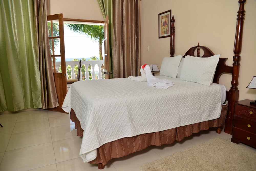 Deluxe Twin Room, 2 Queen Beds, Garden View photo 3